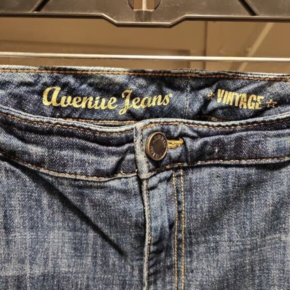 🌴 2 for $40 sale 🌴 Avenue jeans size 18 distressed style - Picture 3 of 9